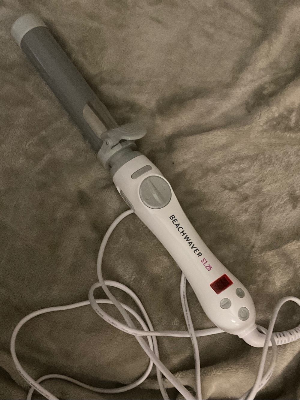 Beachwaver S1.25 White Curling Wand - Smooth Salon Curls